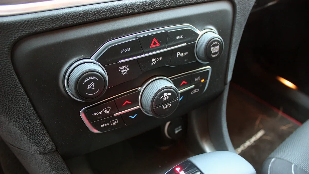 2015 Dodge Charger R/T Scat Pack HVAC controls