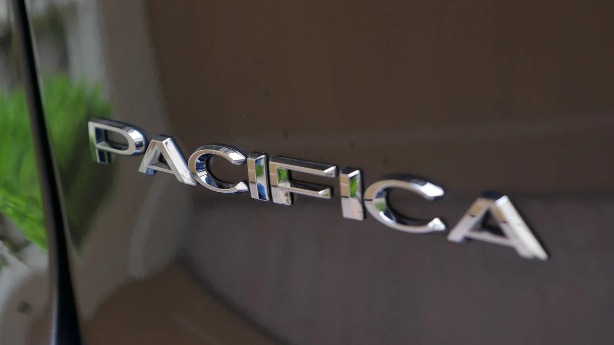 2017 Chrysler Pacifica badge