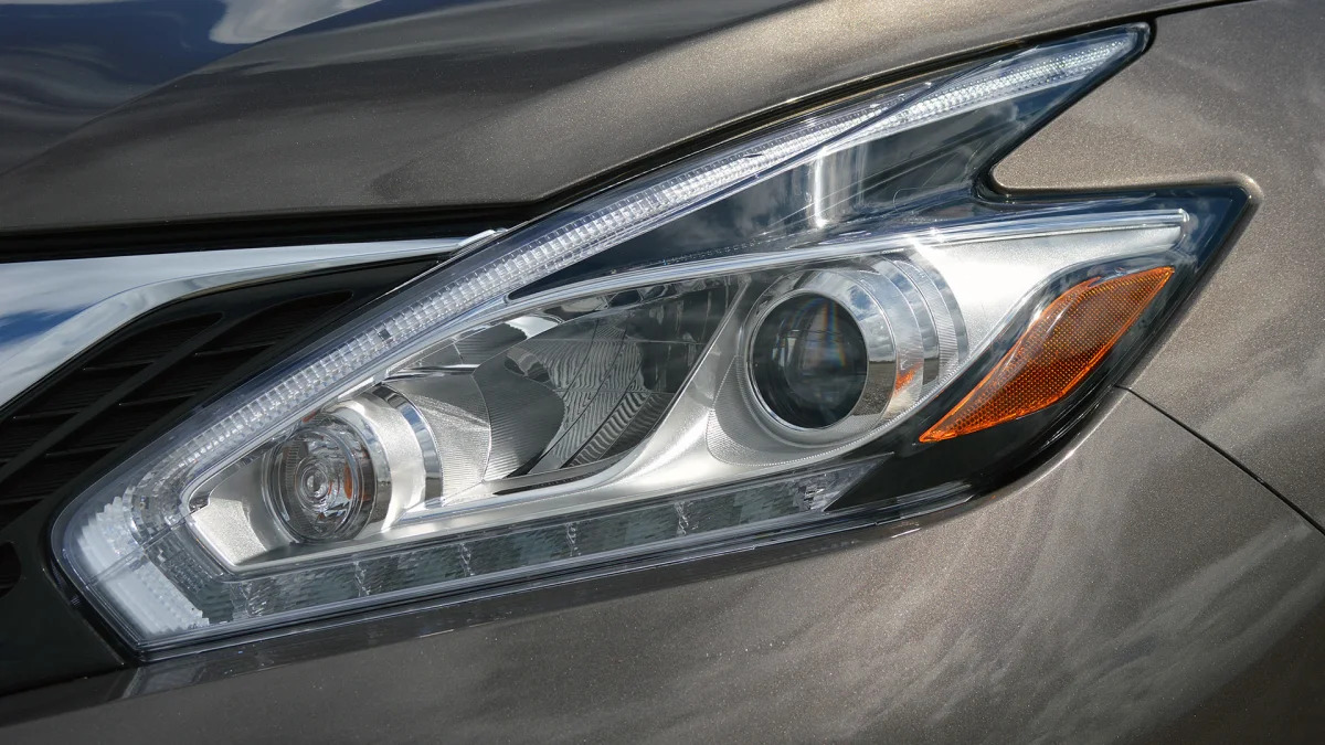 2015 Nissan Murano headlight