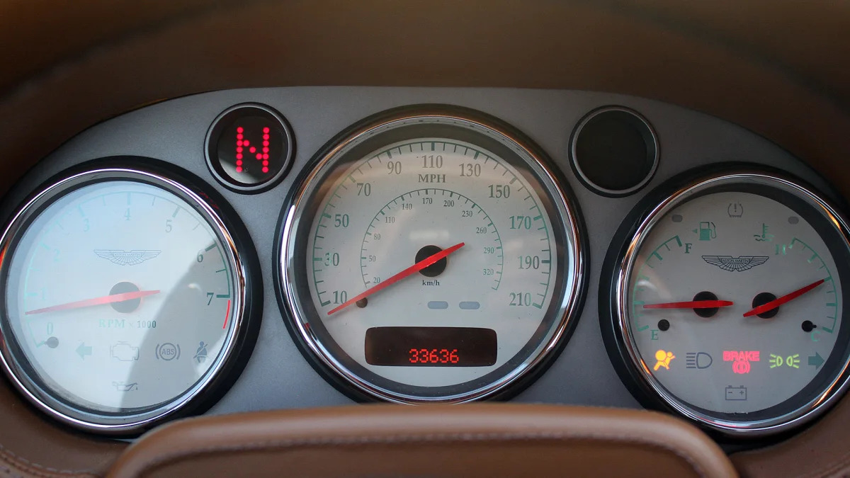 2005 Aston Martin Vanquish S gauges