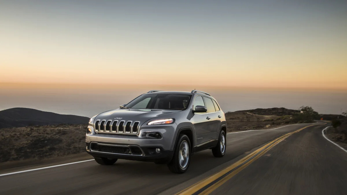 silver 2015 jeep cherokee on the road