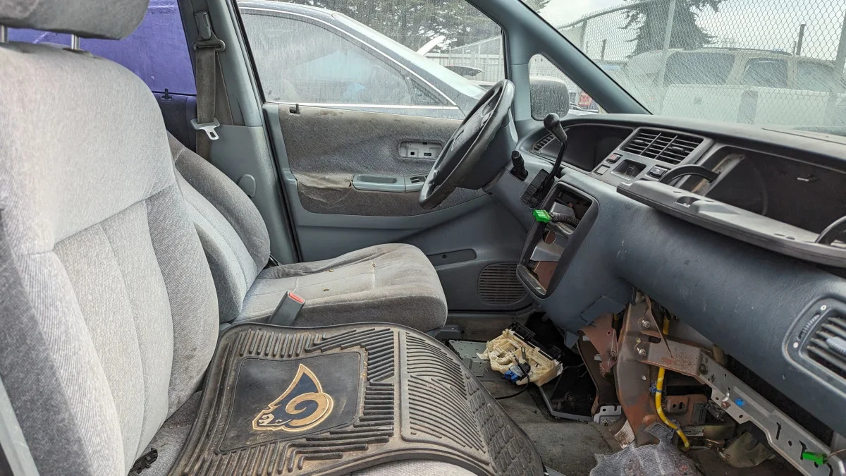 14 - 1996 Honda Odyssey in California junkyard - photo by Murilee Martin
