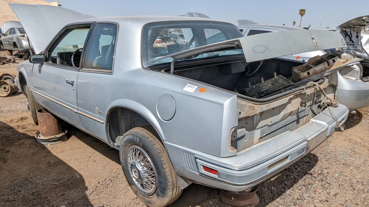 33 - 1986 Buick Riviera in Arizona junkyard - photo by Murilee Martin