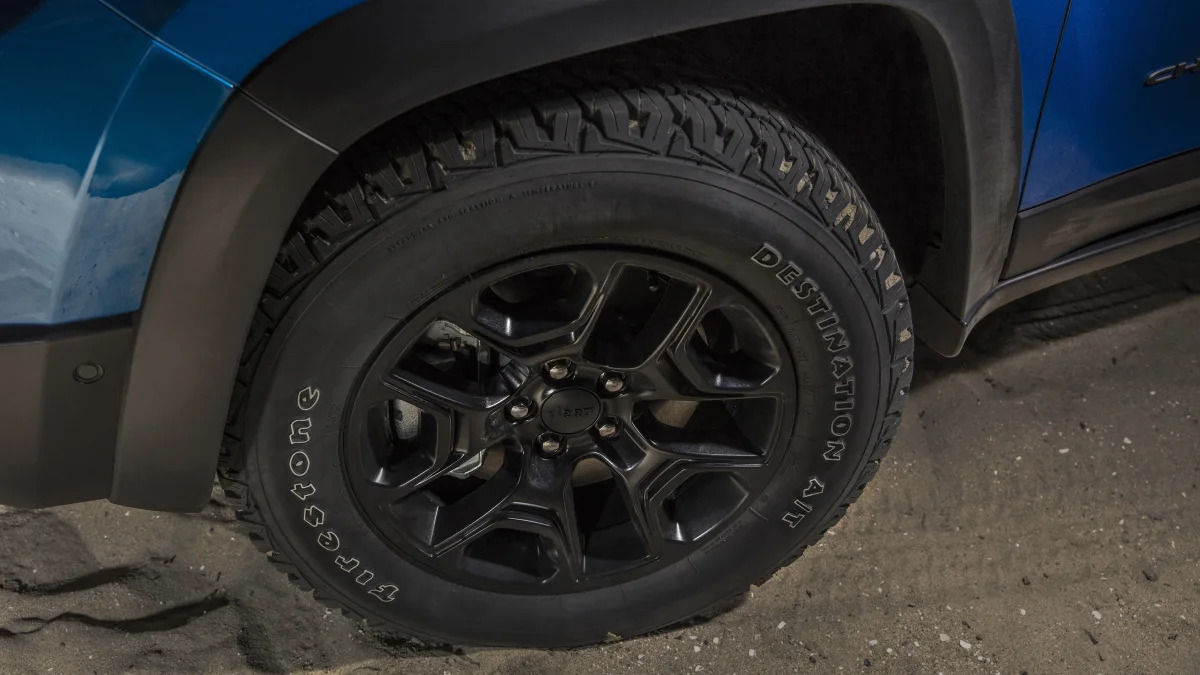 2023 Jeep® Cherokee Trailhawk 17-inch wheels with All-terrain t