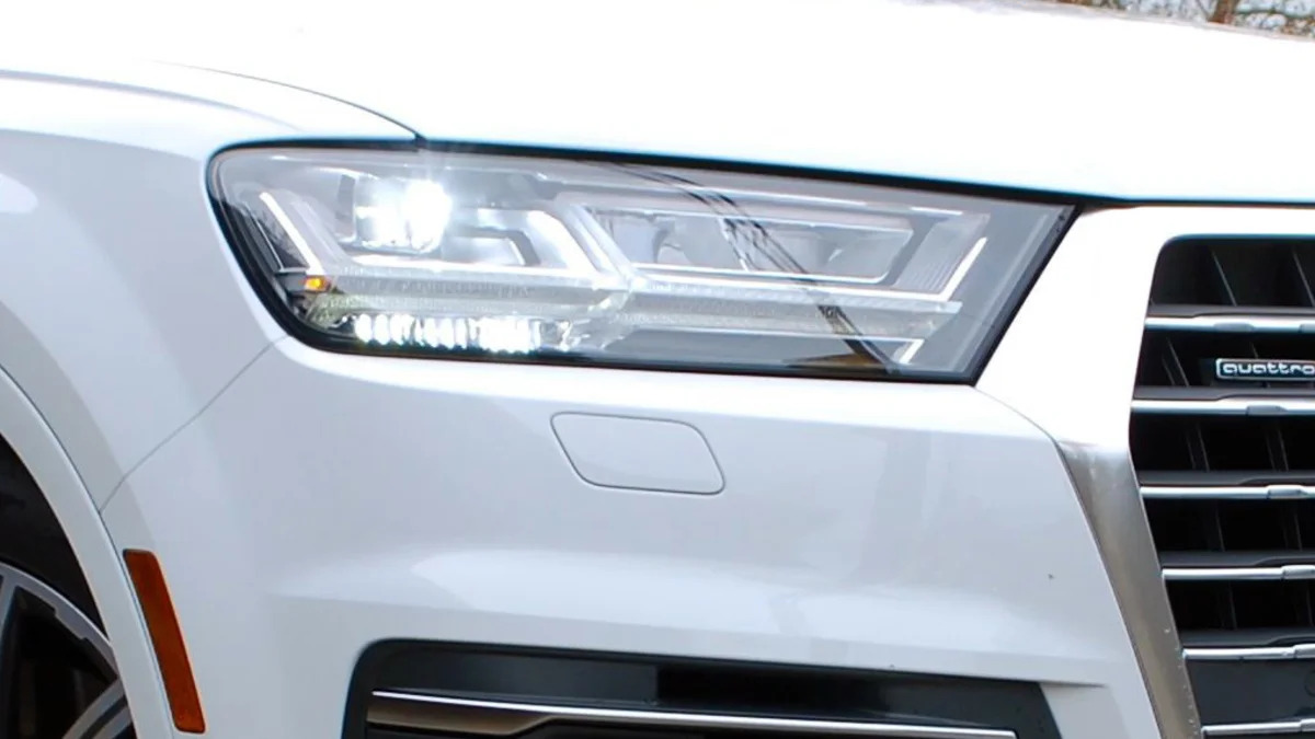 2017 Audi Q7 headlight