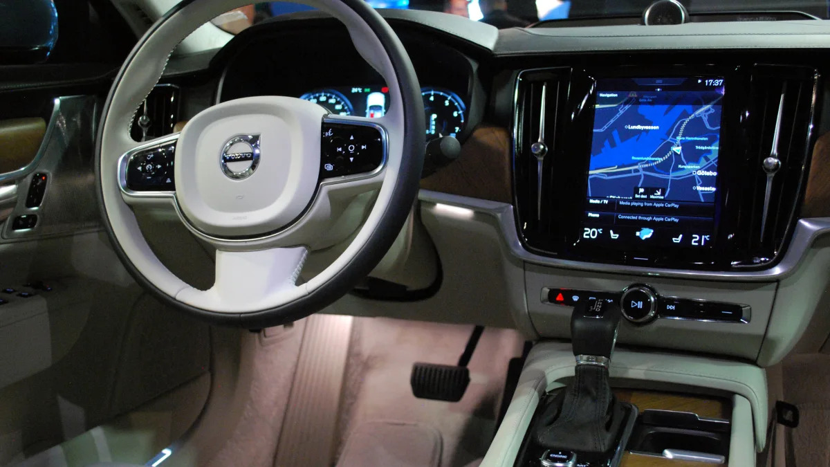 2017 Volvo S90 live reveal dashboard