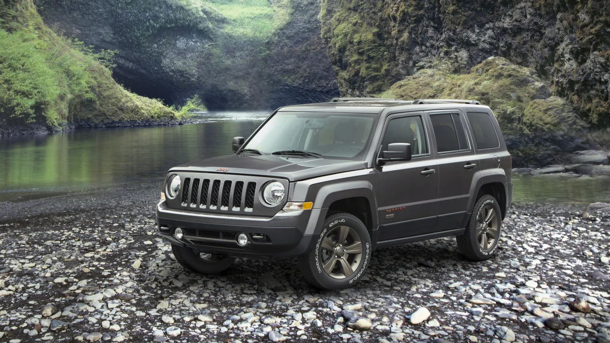2016 Jeep Patriot 75th Anniversary Edition front 3/4