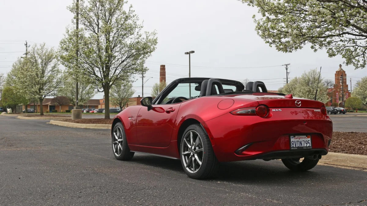 Mazda le pone precio a la última renovación de su popular deportivo  descapotable