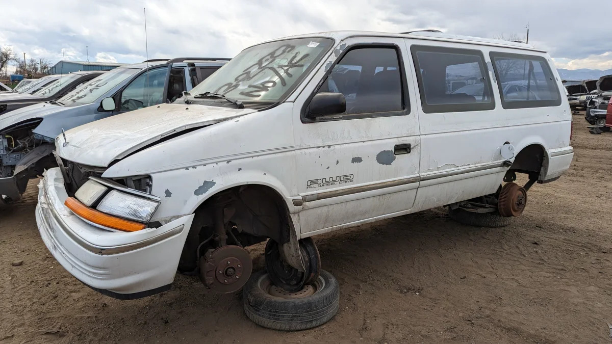 99 - 1993 Plymouth Grand Voyager in Colorado junkyard - photo by Murilee Martin