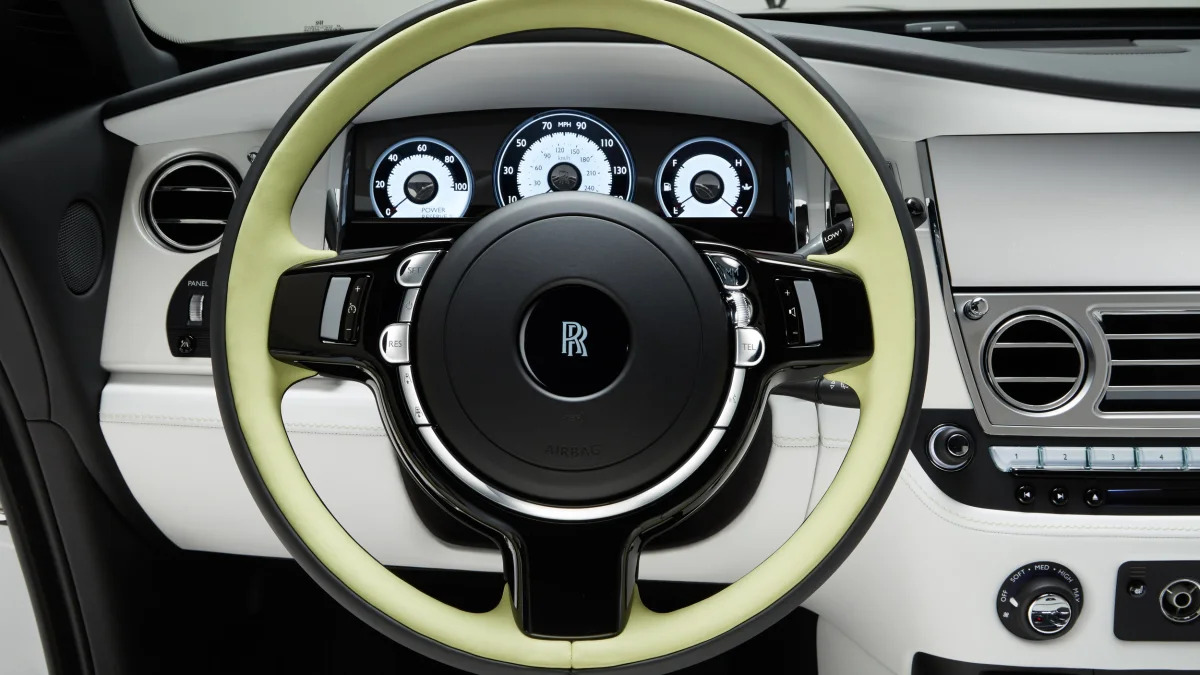 Rolls-Royce Wraith Inspired by Fashion edition steering wheel