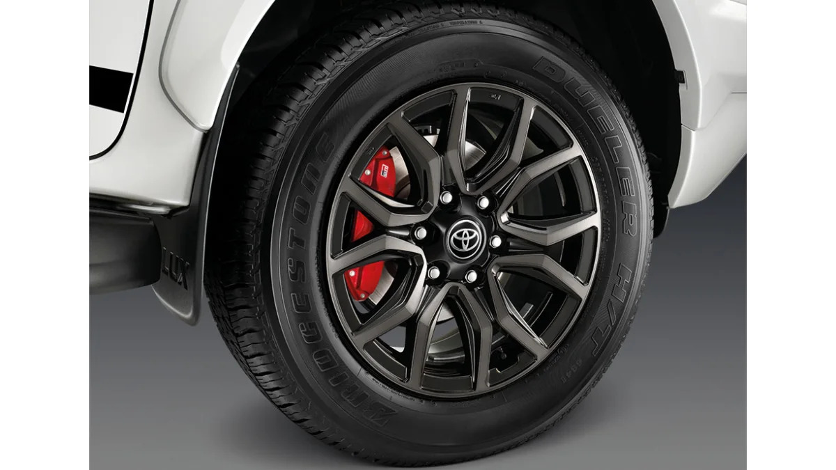 Toyota Hilux Revo GR Sport high floor wheels