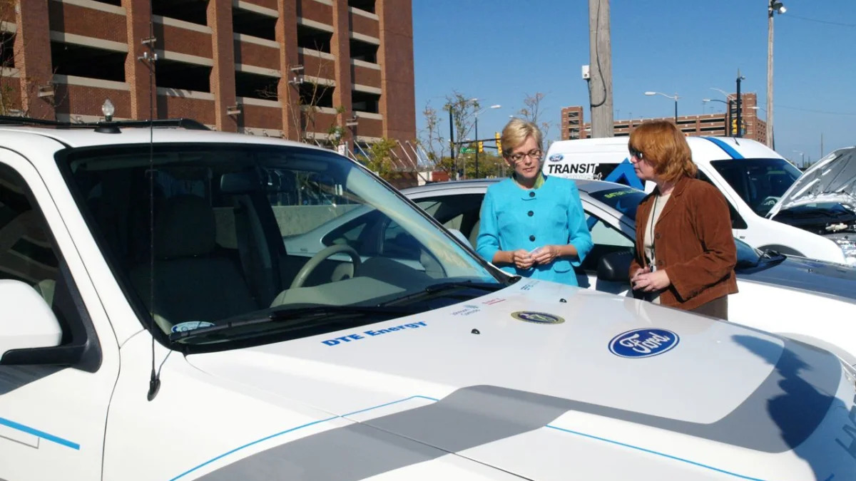 Michigan Governor Granholm drives plug-in cars