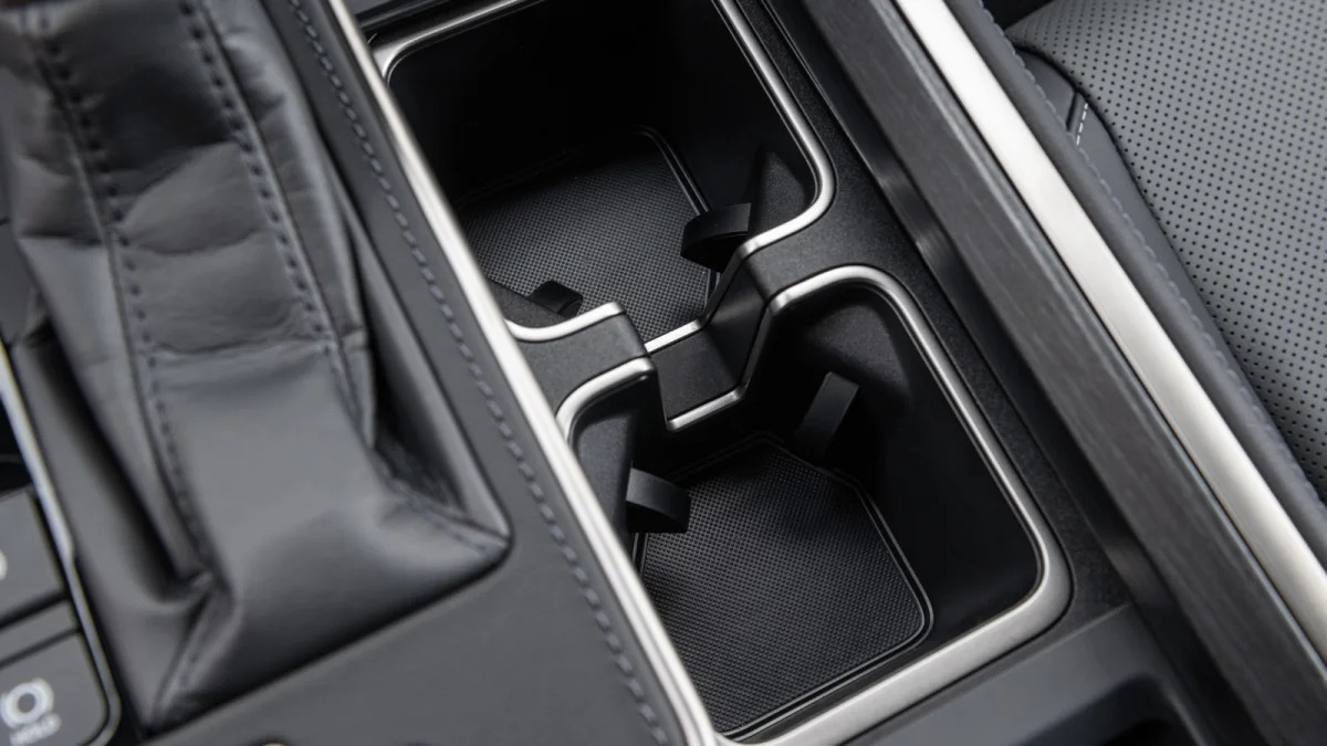 2024 Lexus GX 550 Premium+ cupholders