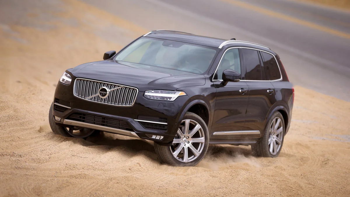 2016 Volvo XC90 lookin' good in the sand