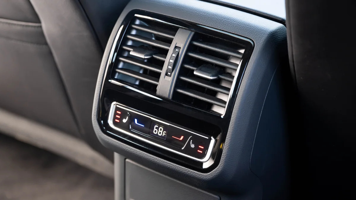 2022 Volkswagen Arteon SEL Premium rear climate controls