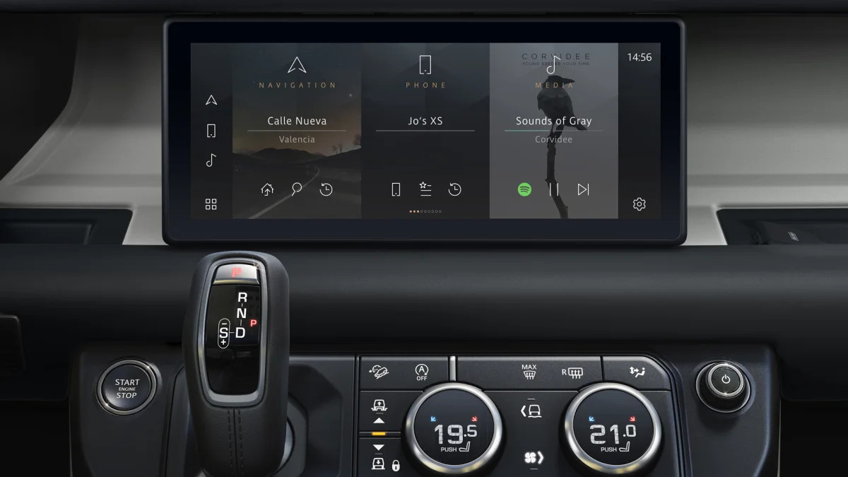 2020 Land Rover Defender 110 interior screen 2