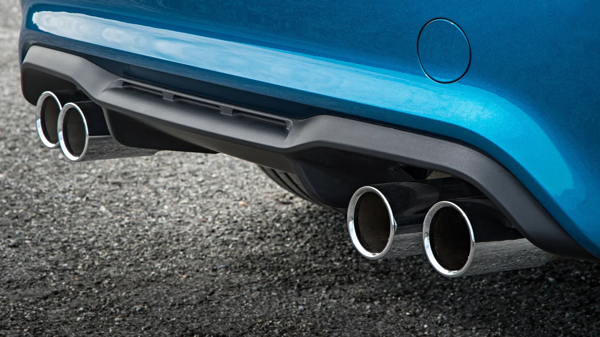 2016 BMW M2 exhaust tips