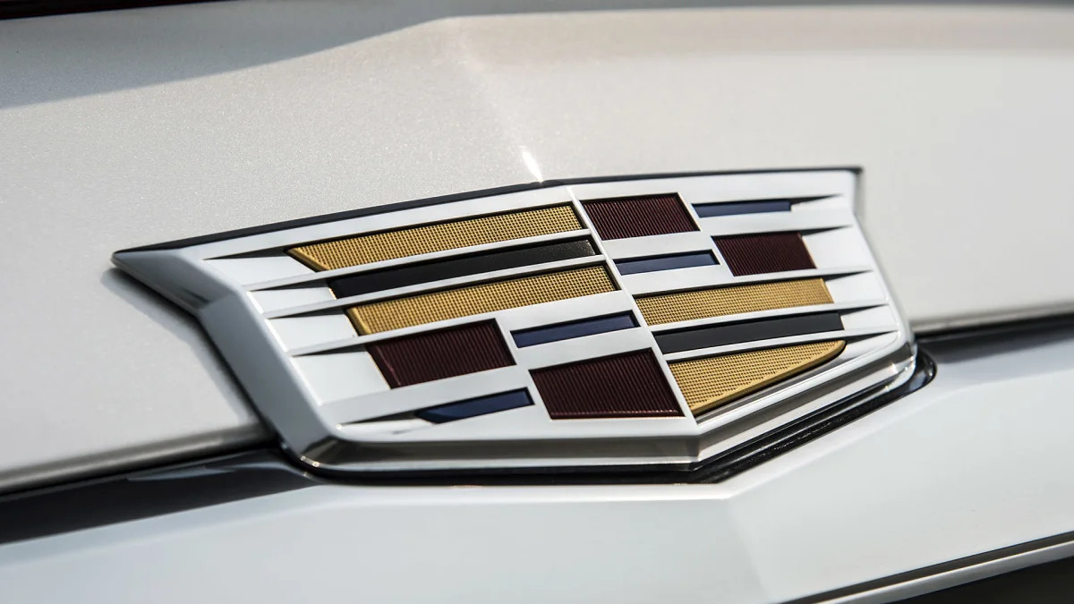 2016 Cadillac CTS-V badge