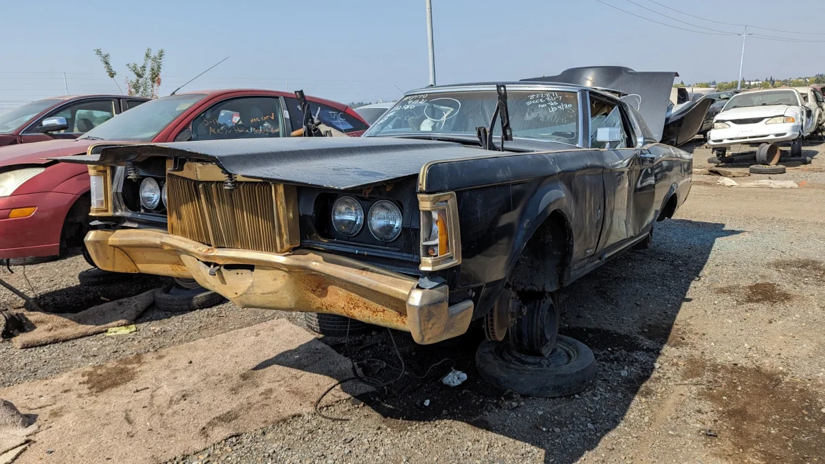 99 - 1970 Lincoln Continental Mark III in California junkyard - photo by Murilee Martin