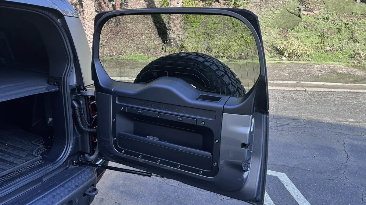 Land Rover Defender 130 Outbound swing gate