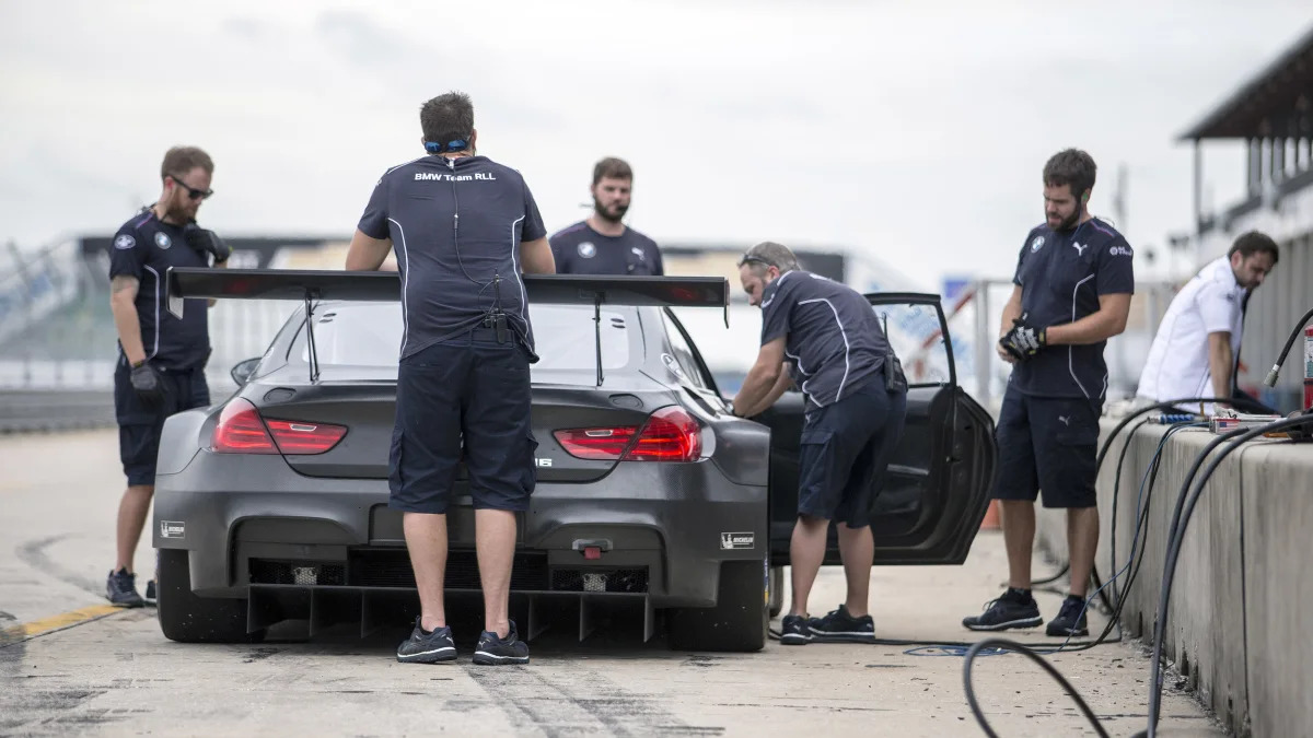2016 BMW M6 GTLM pit rear