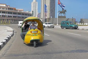 How to Catch a Cab in Cuba