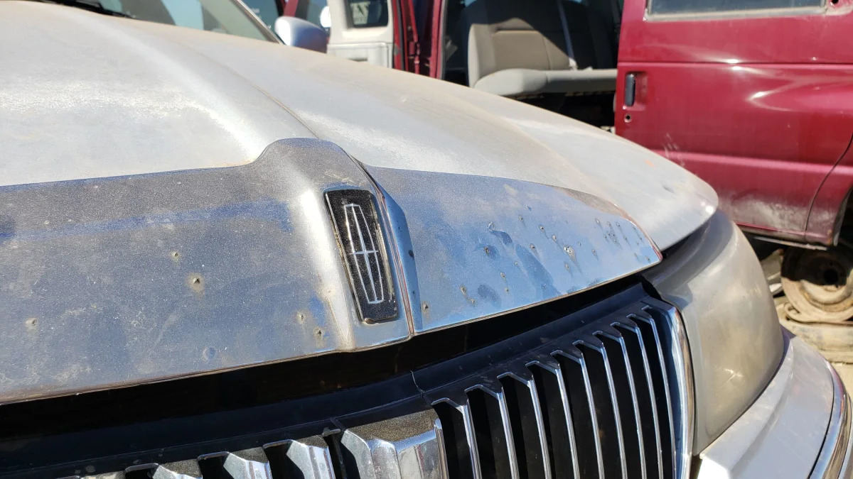 38 - 2000 Lincoln Town Car Cartier Edition in Colorado junkyard - photo by Murilee Martin