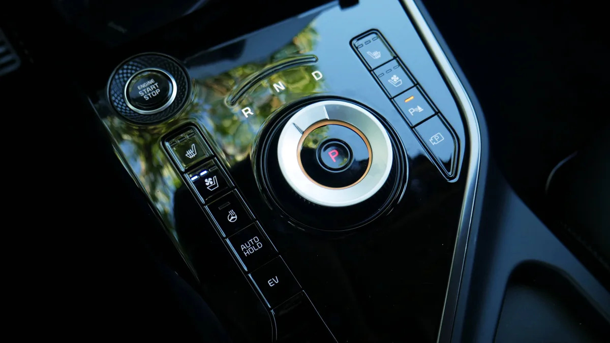2023 Kia Niro PHEV SX Touring center console controls