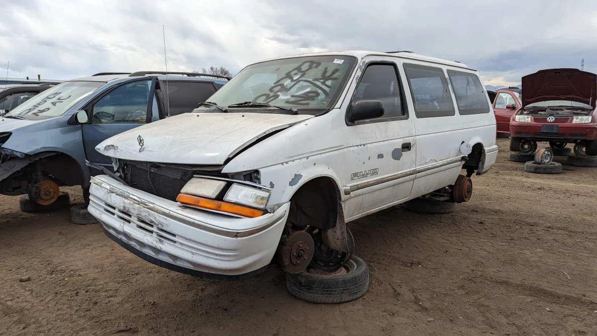 48 - 1993 Plymouth Grand Voyager in Colorado junkyard - photo by Murilee Martin