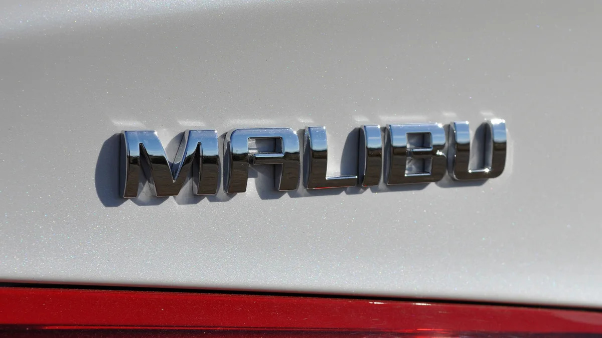 2016 Chevrolet Malibu Hybrid badge