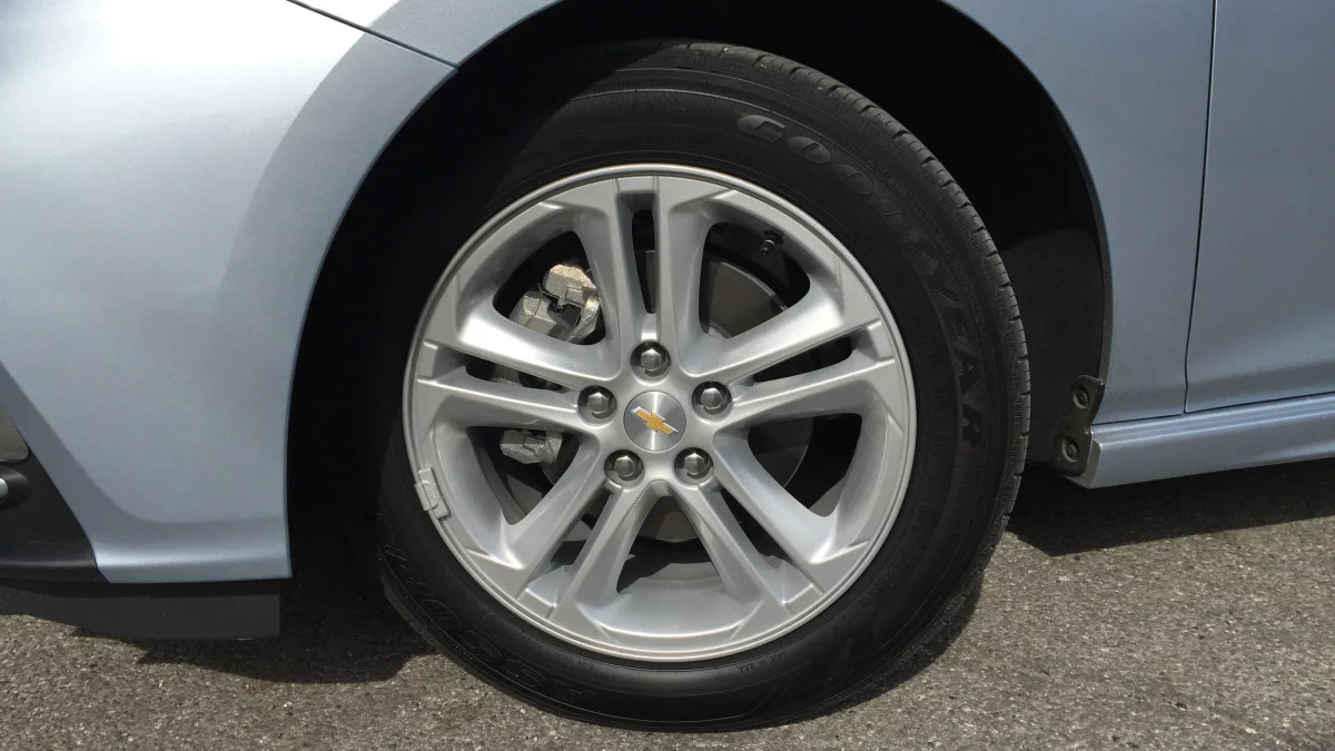2017 Chevrolet Cruze hatchback wheel
