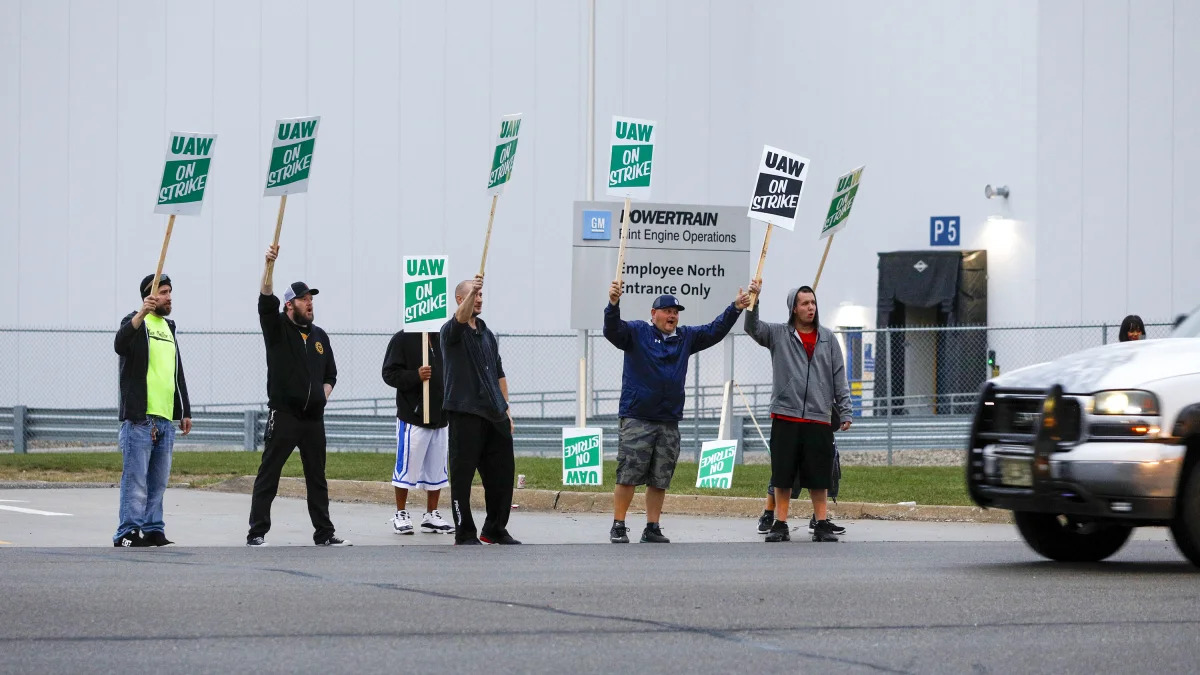 FLINT, MI - SEPTEMBER 16: United Auto Workers (UAW) members picket at a gate at the General Motors Flint Assembly Plant after the UAW declared a national strike against GM at midnight on September 16, 2019 in Flint, Michigan. It is the first national strike the UAW has declared since 1982. (Photo by Bill Pugliano/Getty Images)