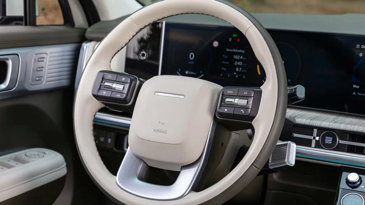 2024 Hyundai Santa Fe steering wheel