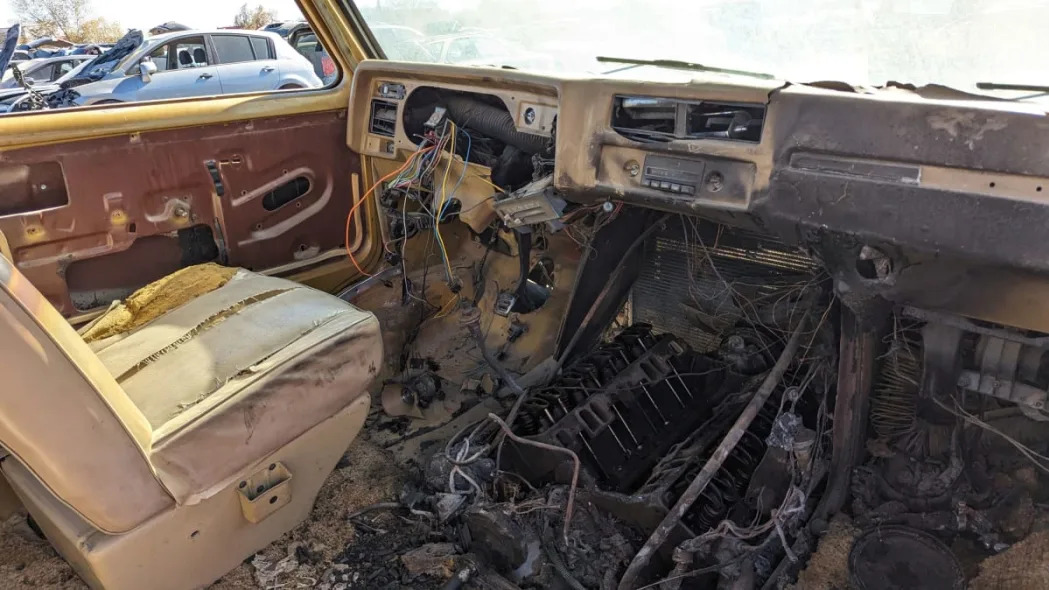25 1976 Chevrolet Van in Colorado junkyard photo by Murilee Martin