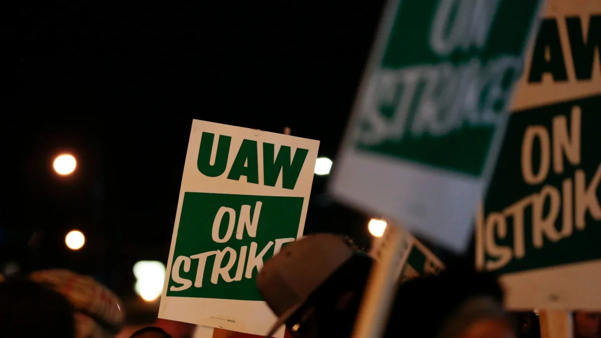 Members of the United Auto Workers (UAW) who are employed at the General Motors Co. Flint Assembly plant in Flint, Michigan, hold signs as they go on strike early on September 16, 2019. - The United Auto Workers union began a nationwide strike against General Motors on September 16, with some 46,000 members walking off the job after contract talks hit an impasse. (Photo by JEFF KOWALSKY / AFP)        (Photo credit should read JEFF KOWALSKY/AFP/Getty Images)