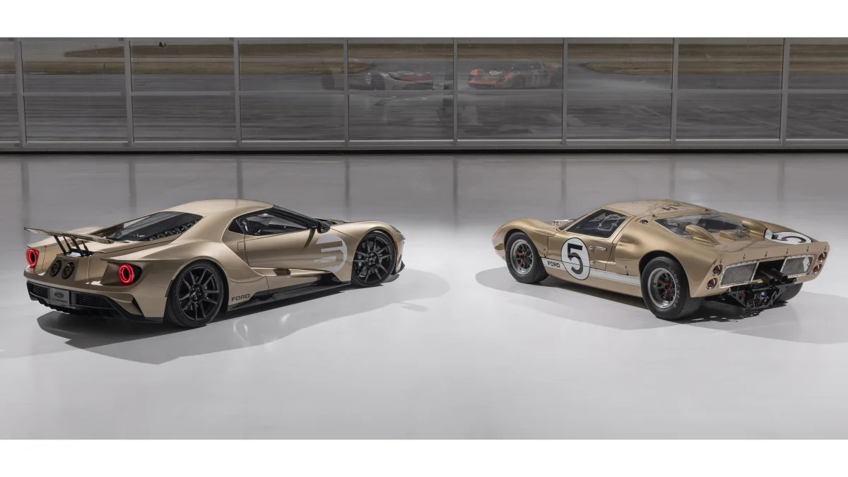 2022 Ford GT Holman Moody Heritage Edition and Ford GT40 MK II