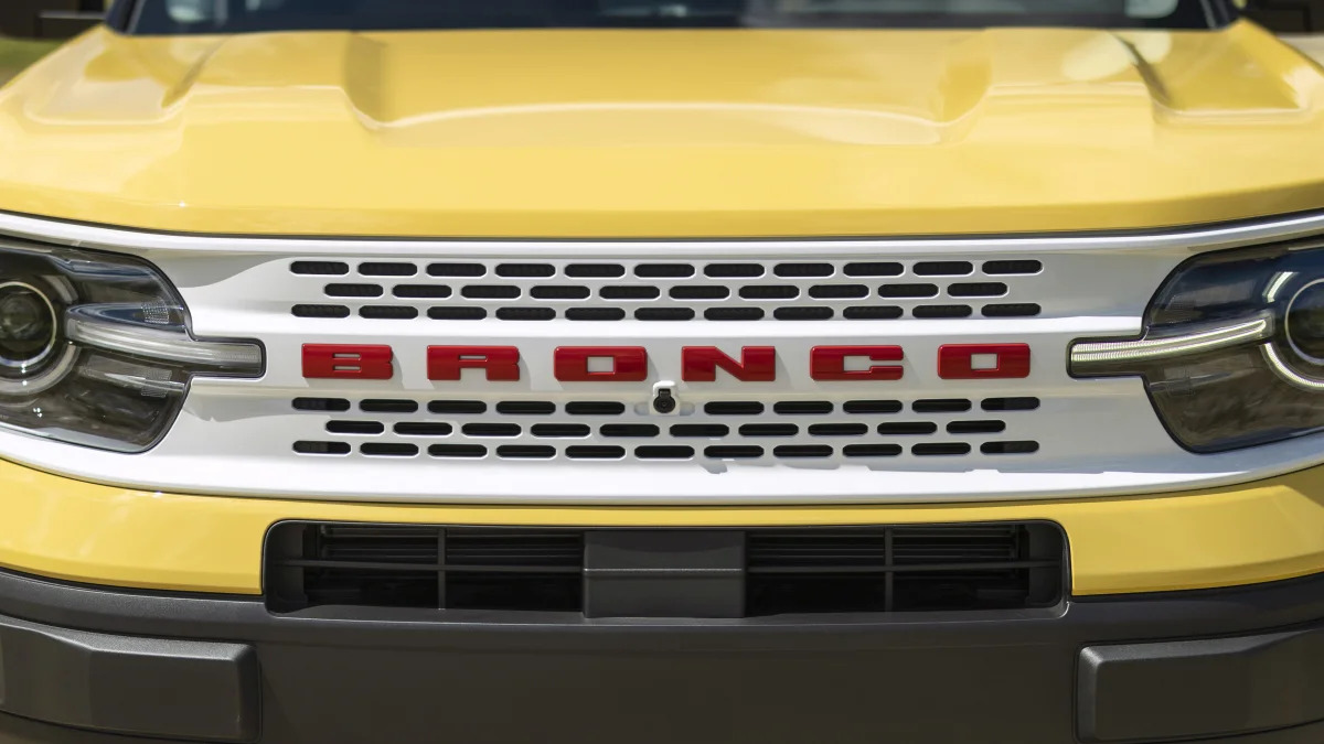 2023 Bronco Sport Heritage Limited Edition_Yellowstone_Metallic_03