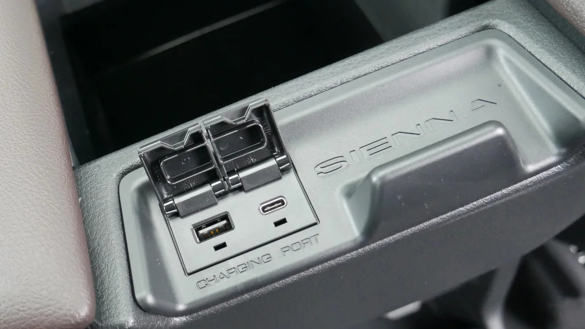 2021 Toyota Sienna interior center console rear usbs