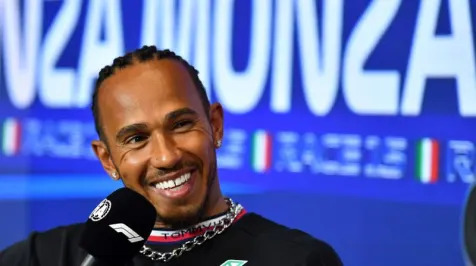 <h6><u>Lewis Hamilton extends contract with Mercedes to race F1 into his 40s</u></h6>