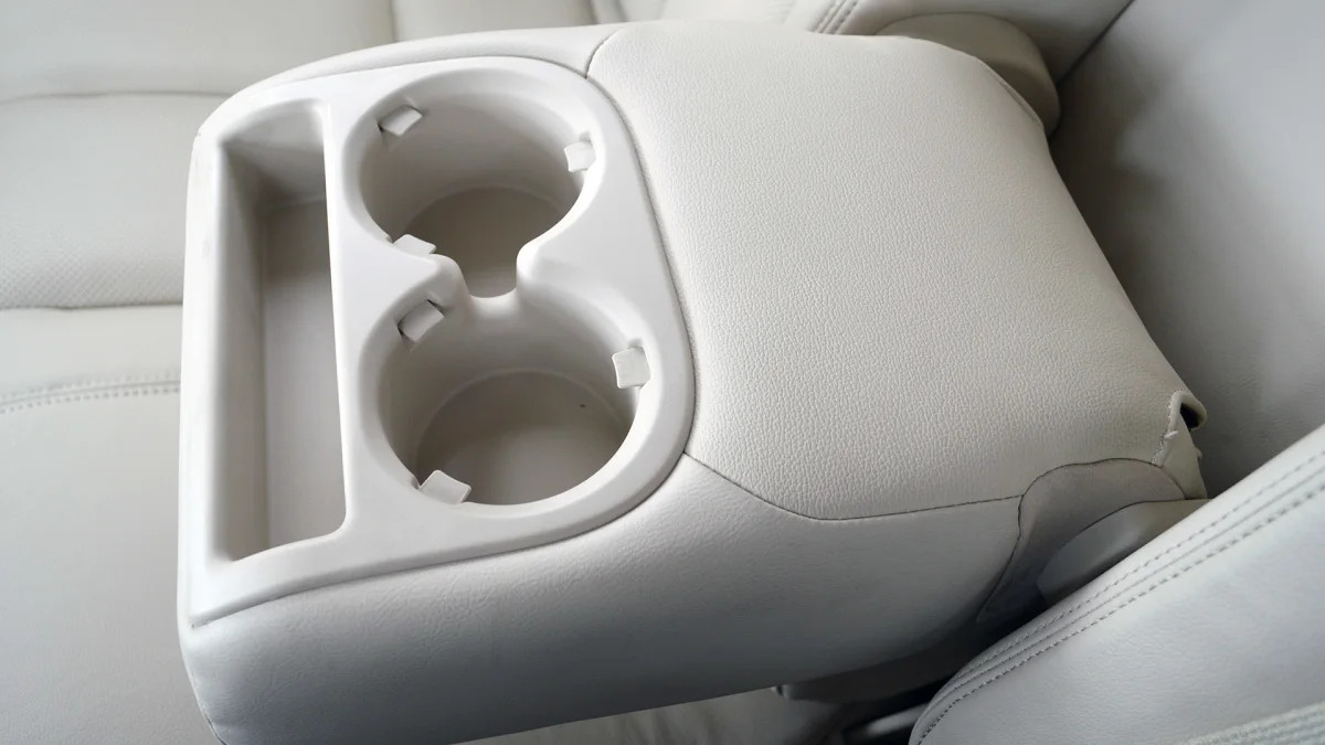 2015 Nissan Murano rear seat cupholders