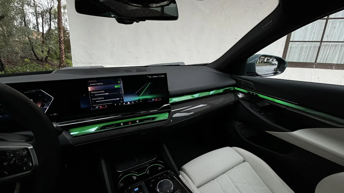 2024 BMW i5 eDrive40 dash lighting Emerald
