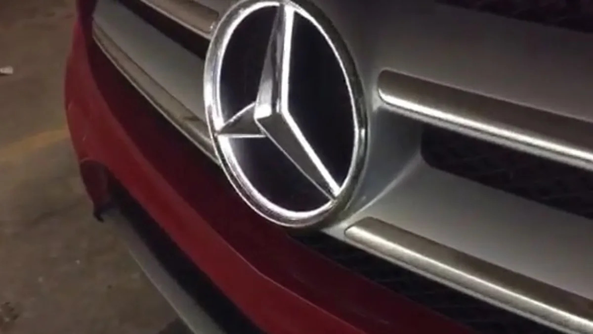 2015 Mercedes-Benz GLA250 Light-Up Nose Badge | Autoblog Short Cuts