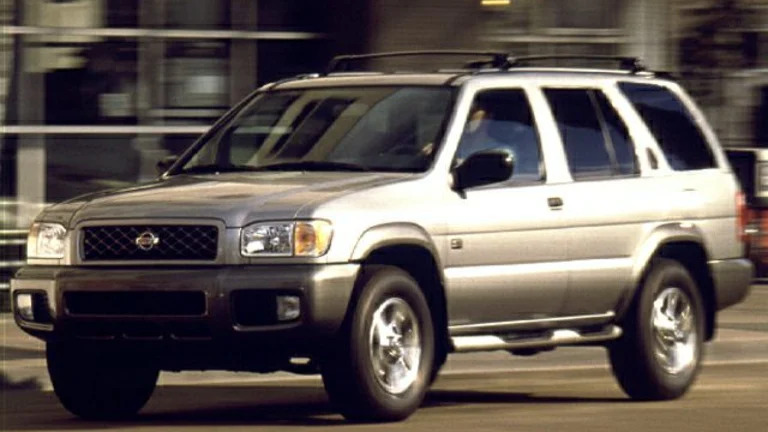 2000 Nissan Pathfinder SE 4dr 4x2