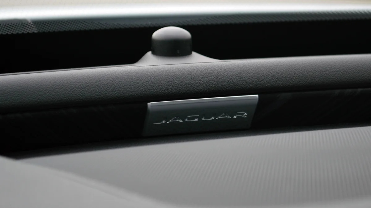 2016 Jaguar XF badge