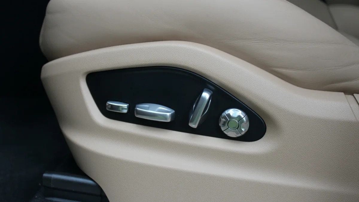 2021 Porsche Cayenne E-Hybrid seat adjustment