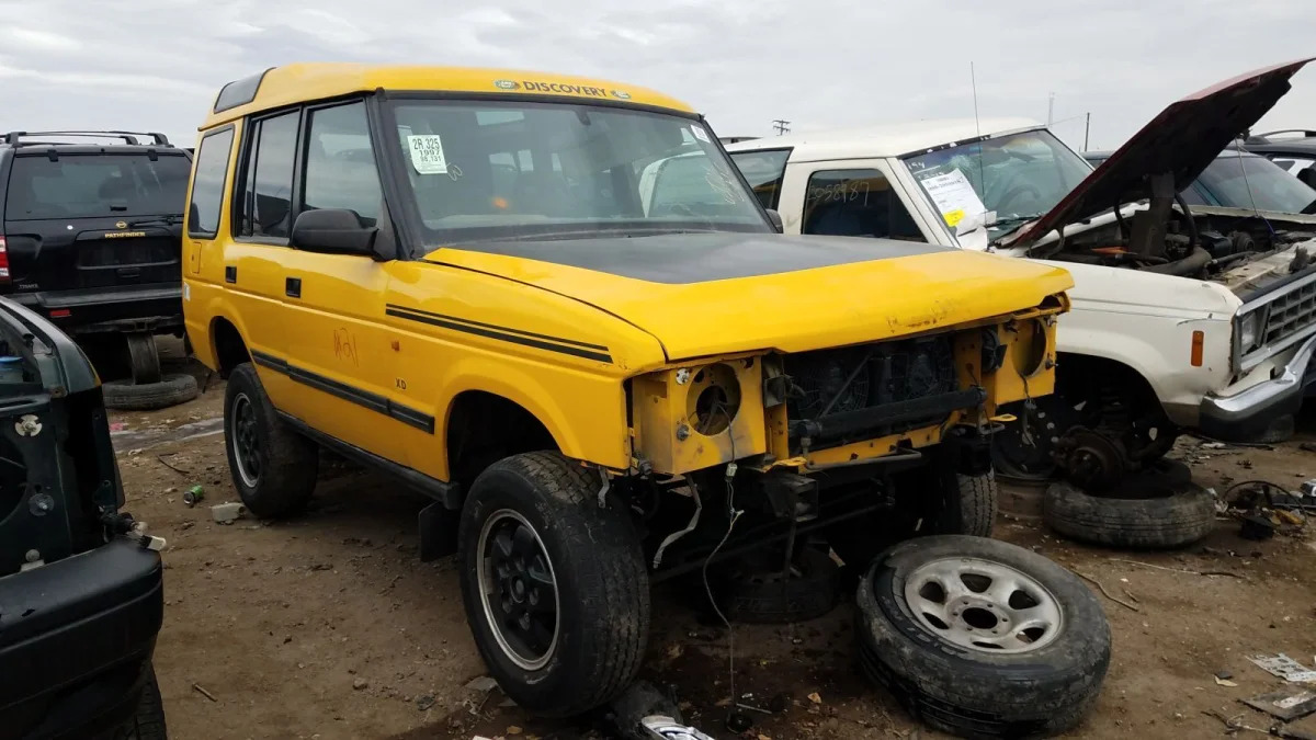 Junked 1997 Land Rover Discovery XD