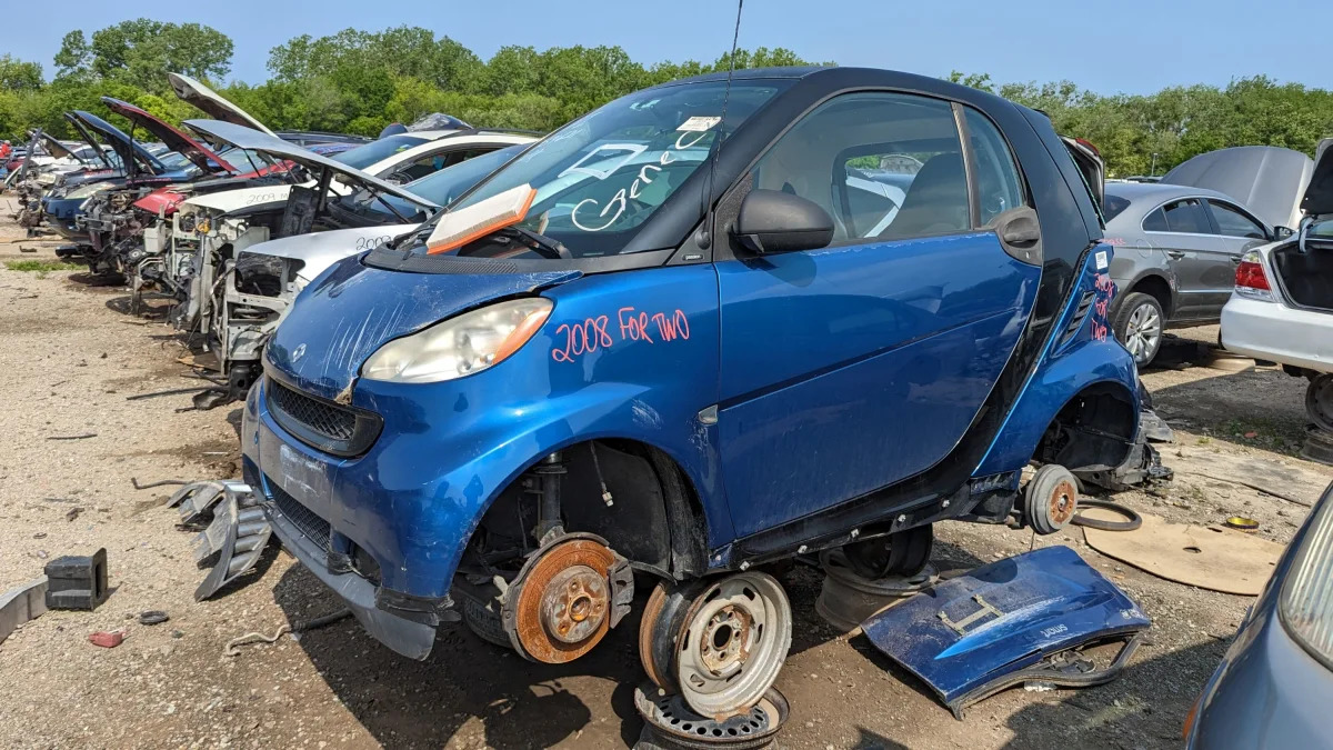 17 - 2008 Smart ForTwo in Oklahoma junkyard - photo by Murilee Martin