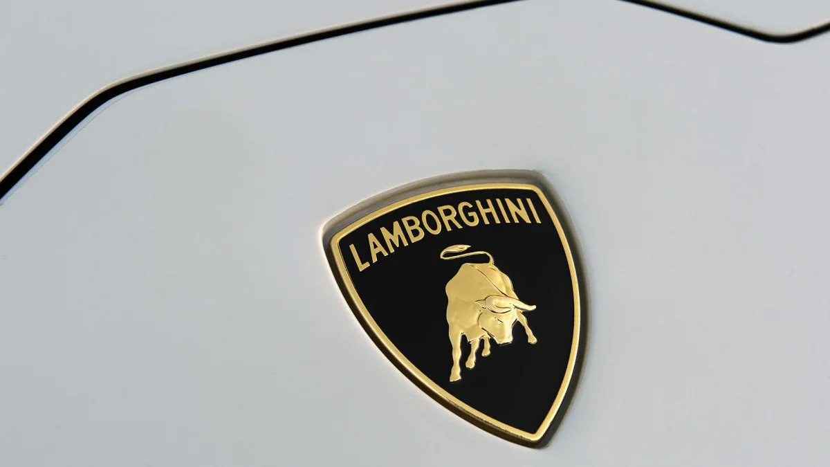 2015 Lamborghini Huracan LP 610-4 badge