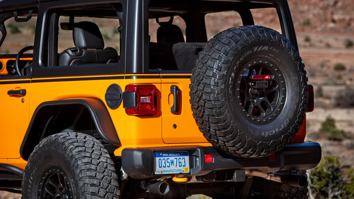 Jeep Orange Peelz rear detail