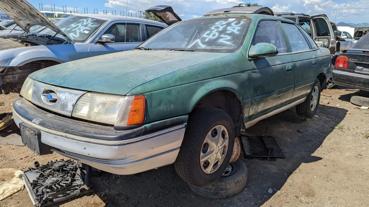 20 - 1986 Ford Taurus in Colorado junkyard - Photo by Murilee Martin